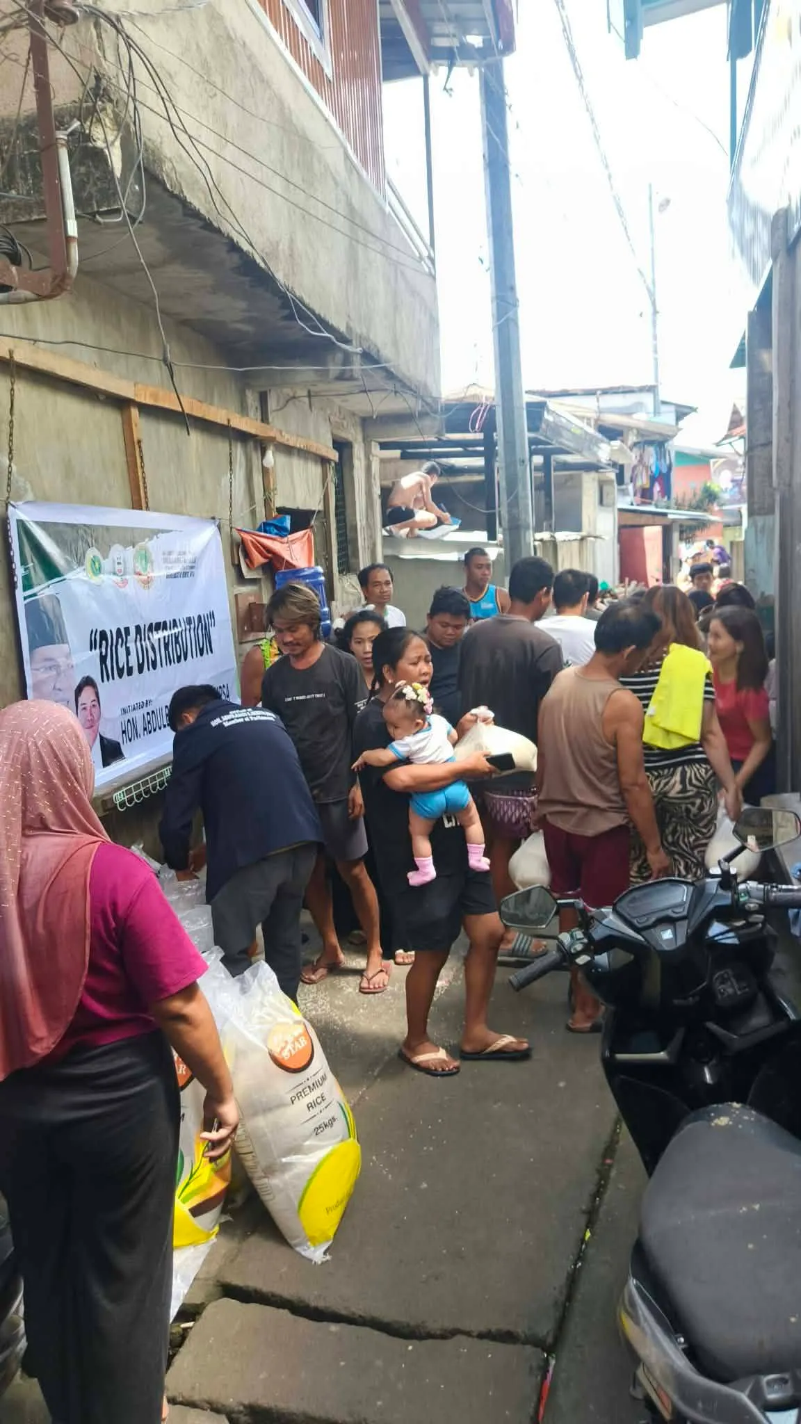 Office ni MP Benito Namahagi ng Tulong na Bigas sa mga Residente ng Mother Barangay Bagua